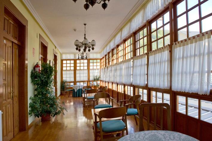 Hotel Restaurante La Casilla Cangas De Narcea Extérieur photo