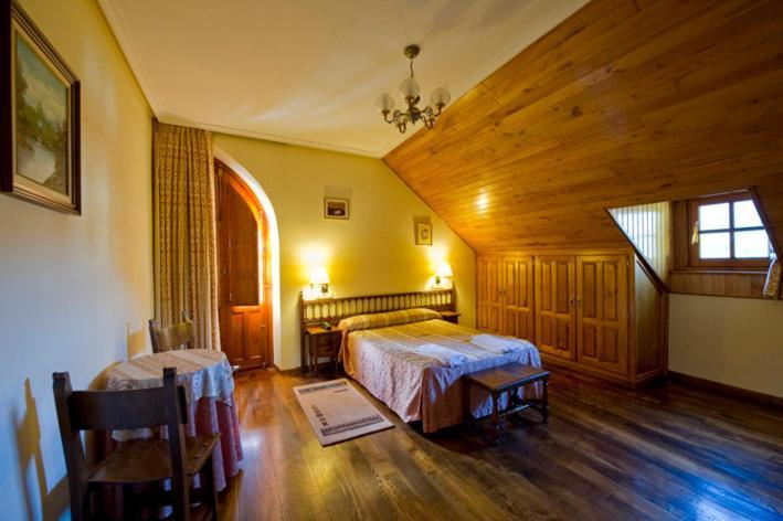 Hotel Restaurante La Casilla Cangas De Narcea Chambre photo