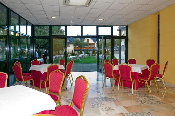 Hotel Restaurante La Casilla Cangas De Narcea Extérieur photo