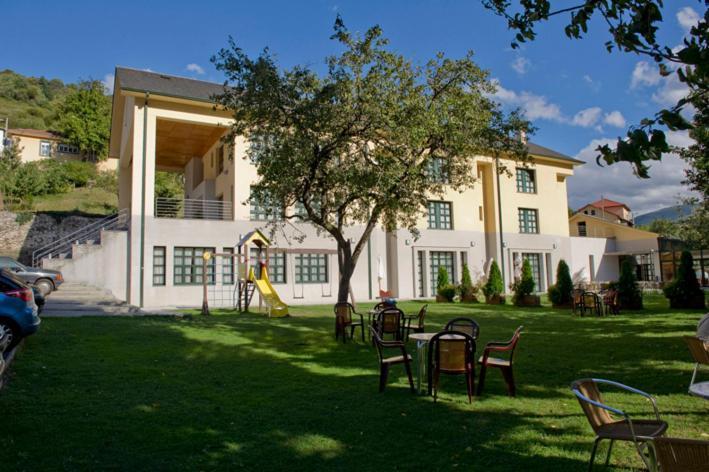 Hotel Restaurante La Casilla Cangas De Narcea Extérieur photo