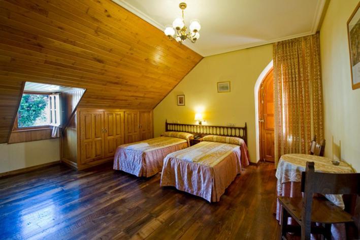 Hotel Restaurante La Casilla Cangas De Narcea Extérieur photo